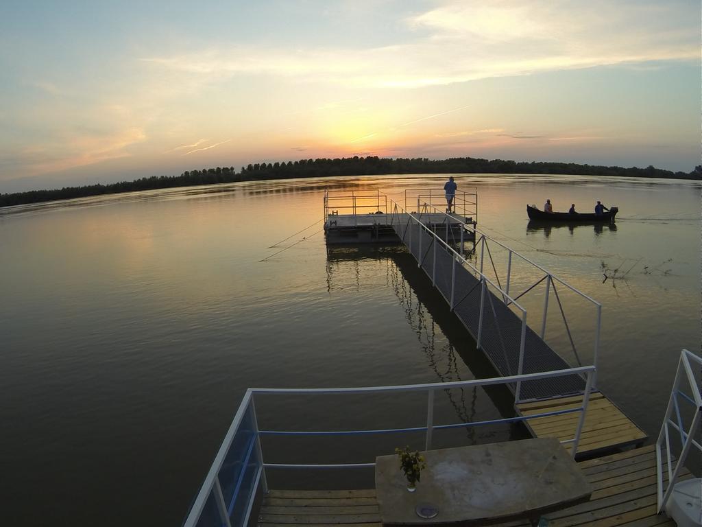 Hotel Delta Pontoon Mahmudia Esterno foto