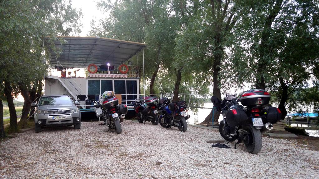 Hotel Delta Pontoon Mahmudia Esterno foto