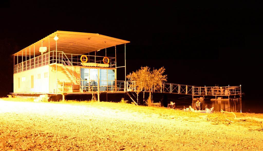 Hotel Delta Pontoon Mahmudia Esterno foto